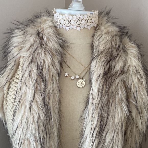 Jessica Simpson sweater vest great with jeans and boots only worn once - Picture 4 of 4